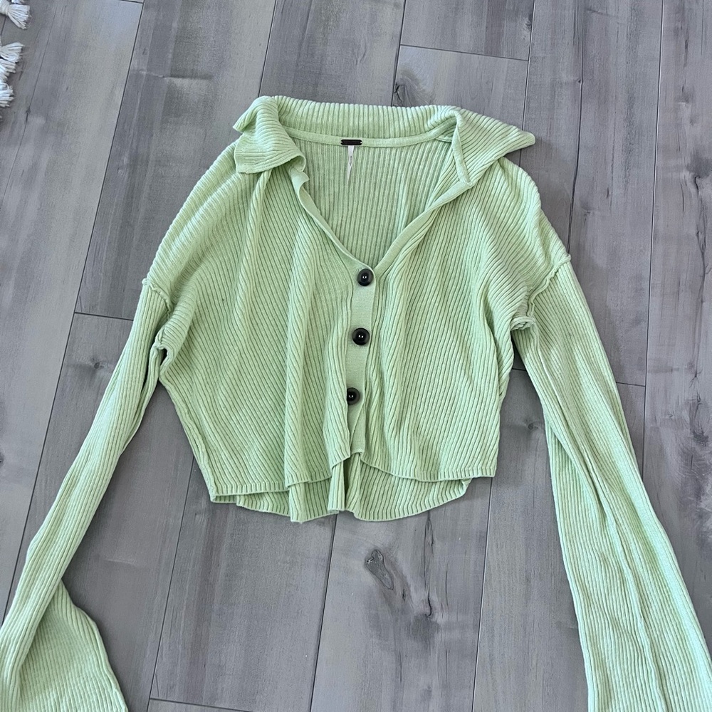 Great condition Ribbed Green Button-Up Cardigan